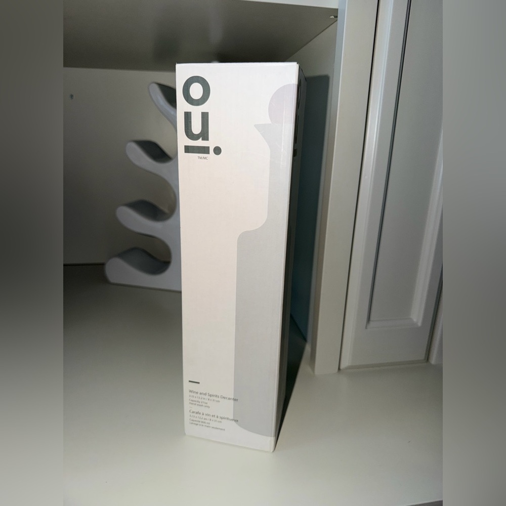 OUI Wine and Spirit Decanter Clear Glass 27oz BRAND NEW In Box